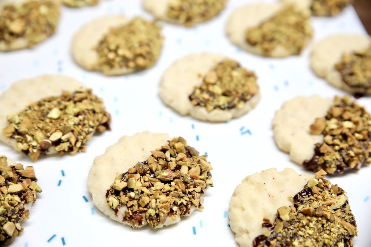 Sugar cookies with brown butter, pistachios and chocolate. Brown butter sugar cookies with chocolate and pistachios.