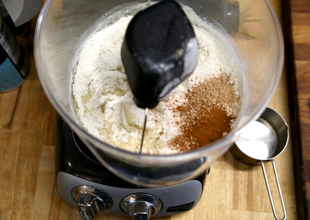 Flour, cinnamon, nutmeg in a bowl.