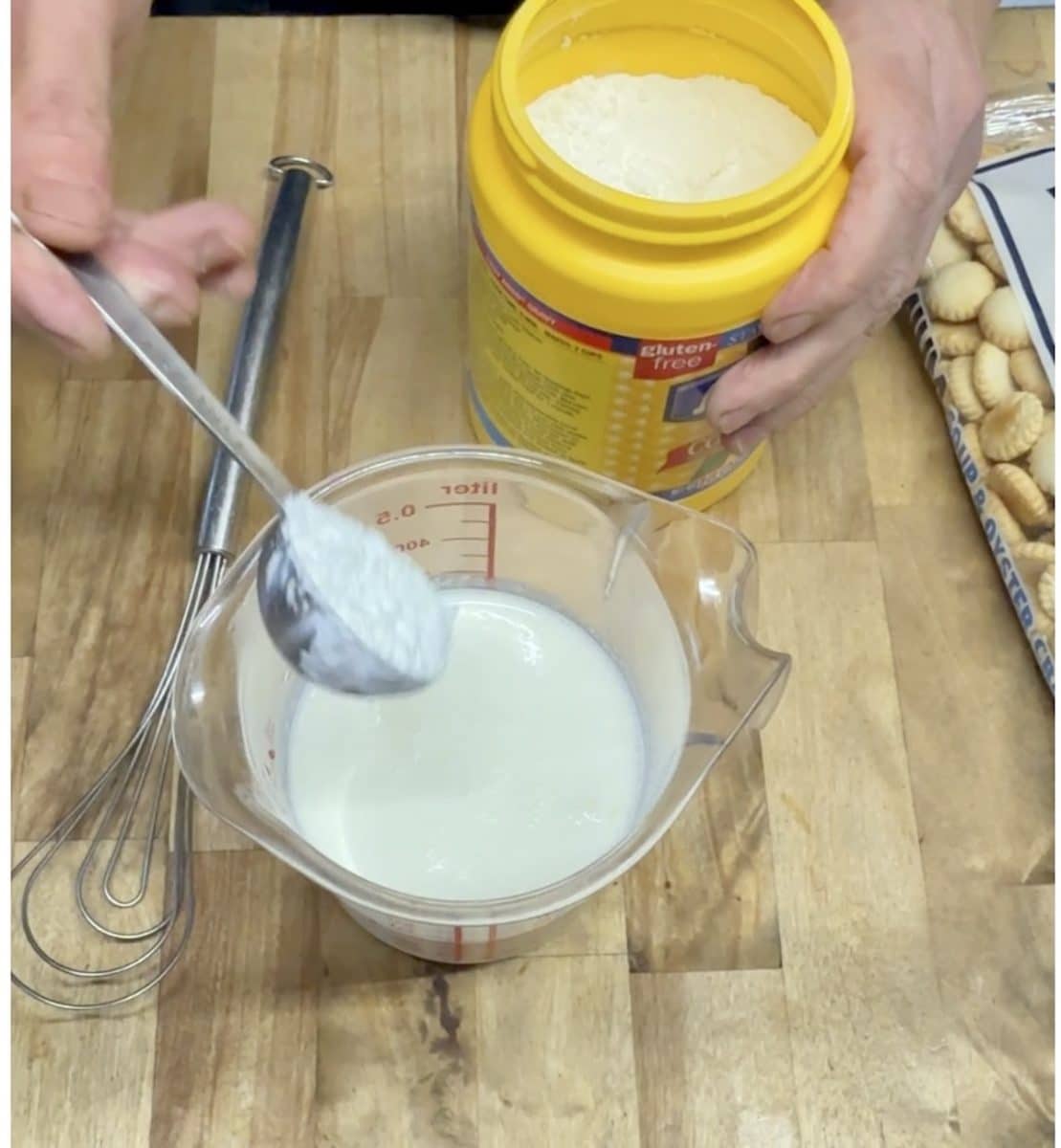 Making corn starch slurry with heavy cream.