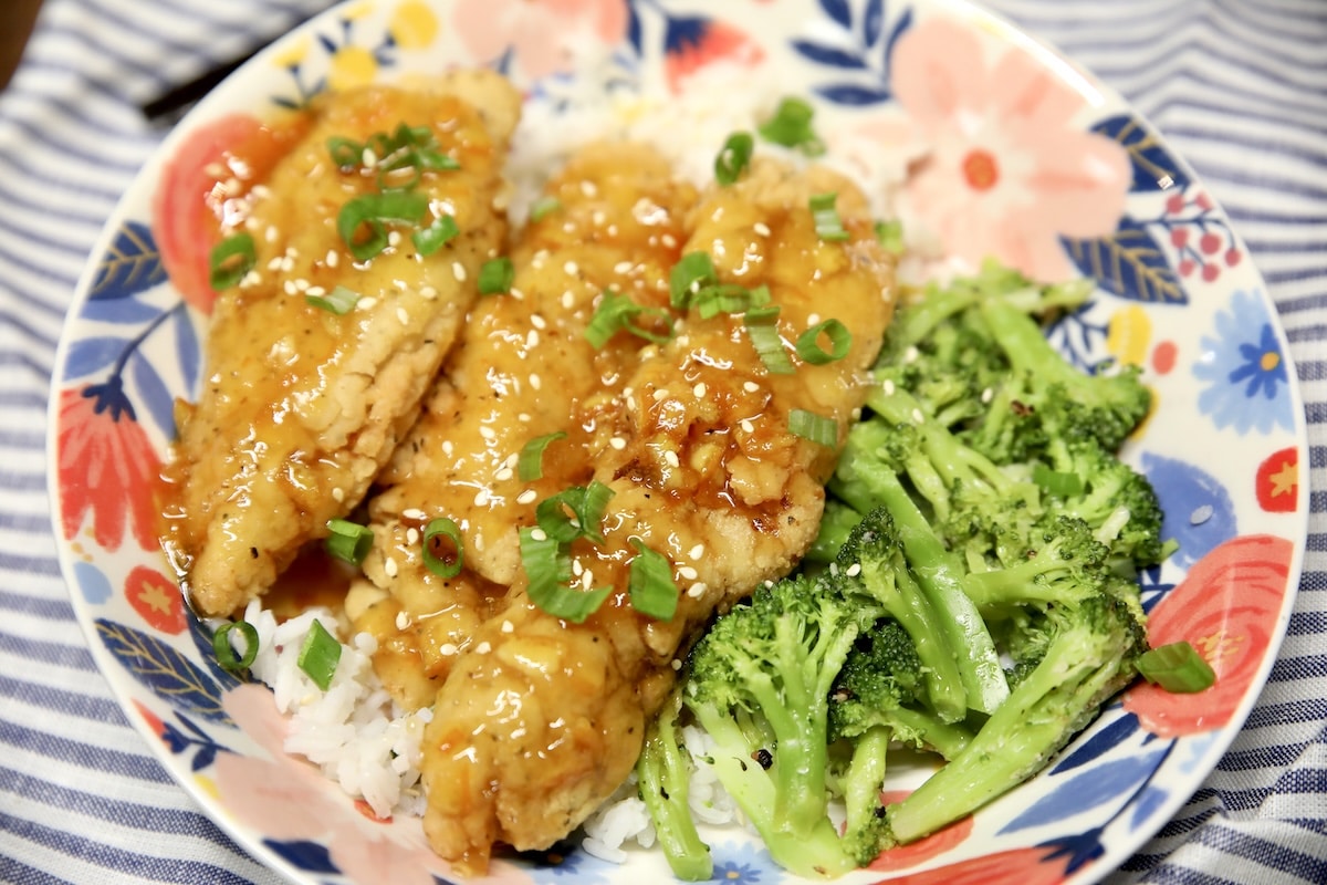 Crispy Orange Chicken Bowls. Chicken and rice bowl with orange sauce and broccoli.